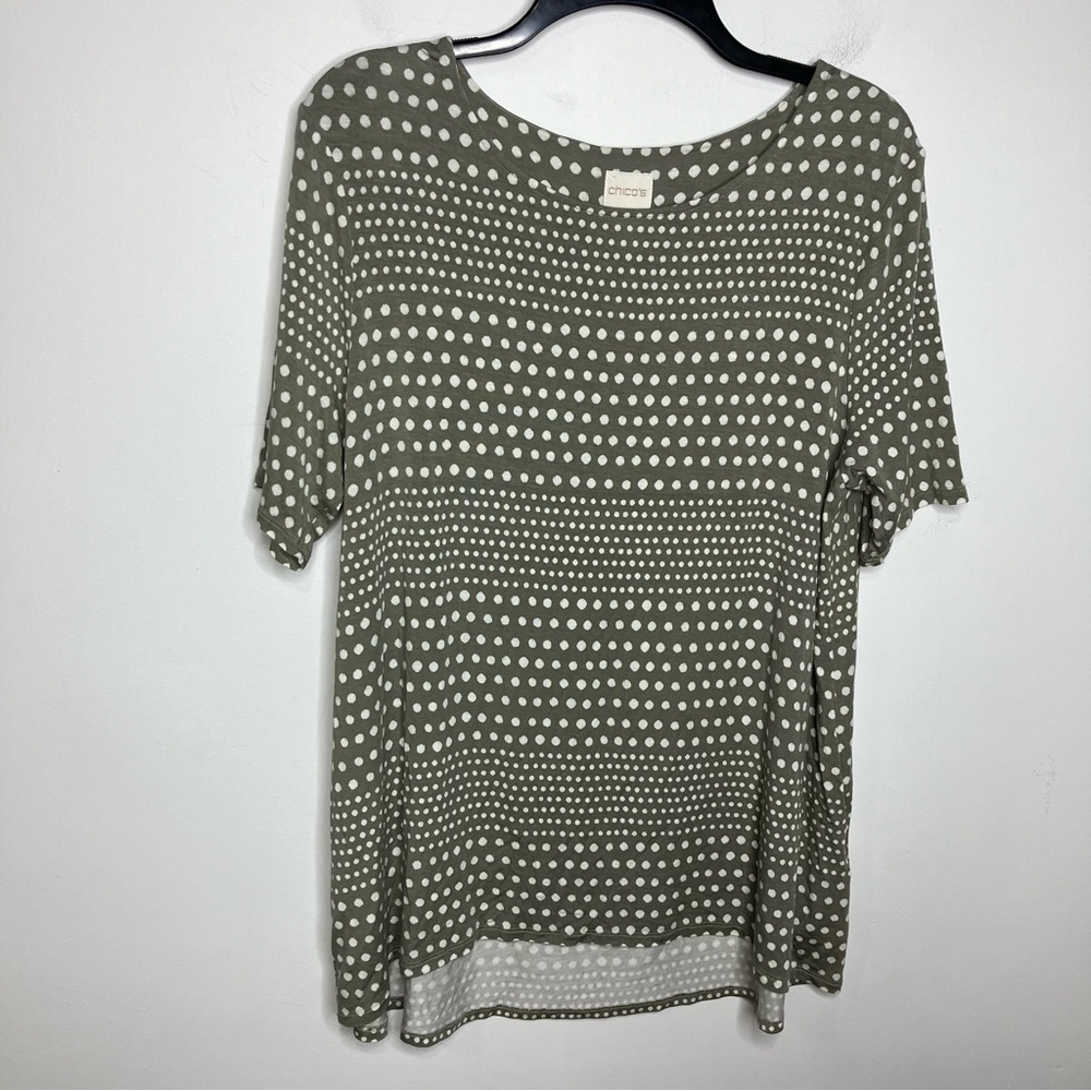 Chico’s green and‎ white top casual size 2